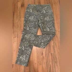 Chico’s olive floral spandex pants, size 1 (8-10)